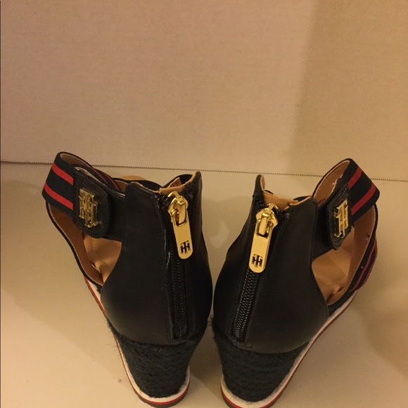 Tommy Hilfiger platform/Wedge Sandals NWOT - Picture 2 of 5